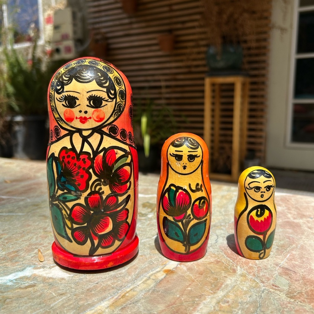 Vintage Hand-Painted Russian Nesting Dolls – Set of 3 Matryoshka Dolls